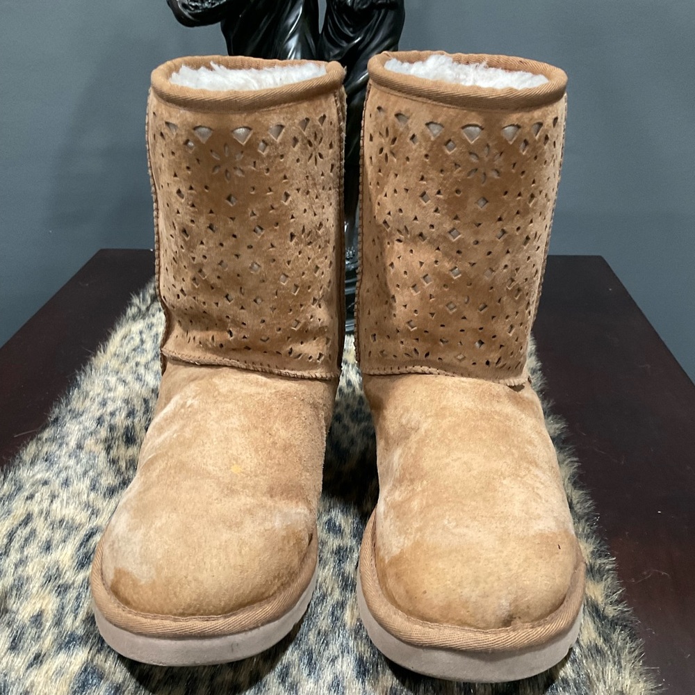 UGG CLASSIC‎ FLORA PERFORATED LEATHER BOOTS